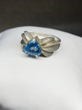 Vintage Sterling Silver Ring Blue Topaz Trillion Cut Leaf Design Size 8